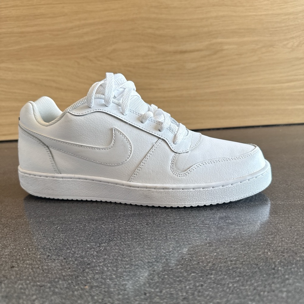 Nike White Men's Athletic Sneakers